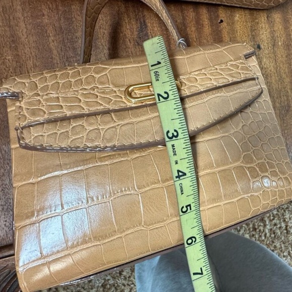 a.New.Day,Woman,2 purse+handbags $22,Each,Honey coffe,Zip,Pockets,Faux Leather.! - Picture 15 of 16